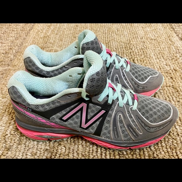 Women’s New Balance 790V3 - Picture 2 of 8